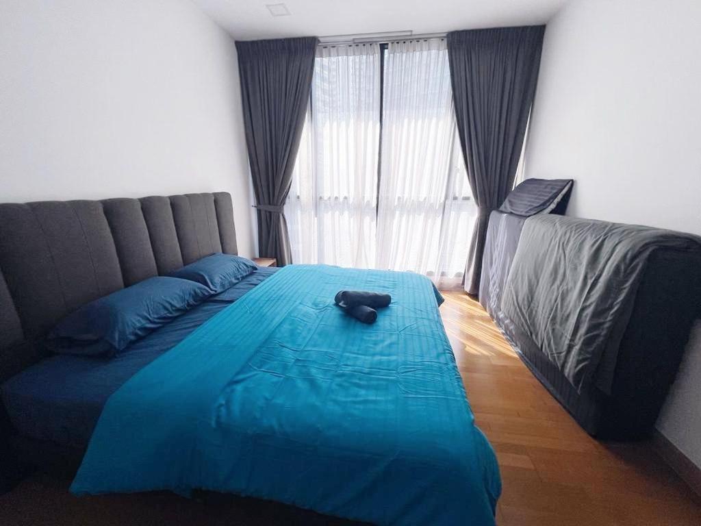 Apartment Promo Connected Train 2 Bedroom Above Mall 9 *